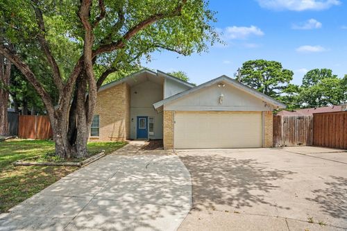 5907 Old Barn Dr, Arlington, TX, 76016-2734 | Card Image