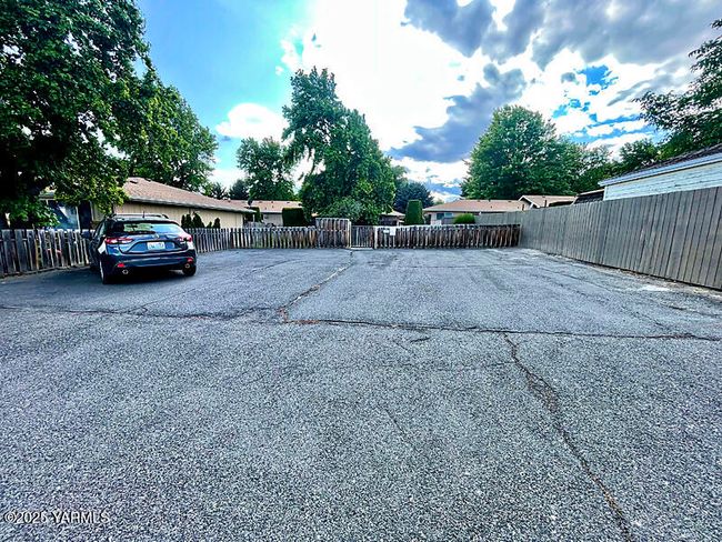 7606guestparkingweb | Image 20