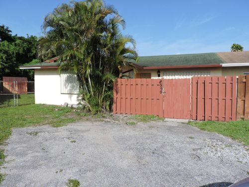 8599 Crater Terrace, West Palm Beach, FL, 33403 | Card Image