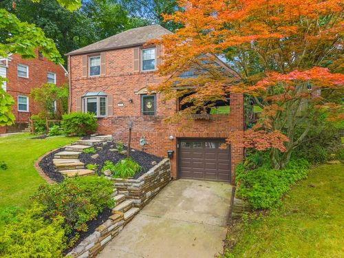 121 Woodland Dr, Pleasant Hills, PA, 15236-4115 | Card Image