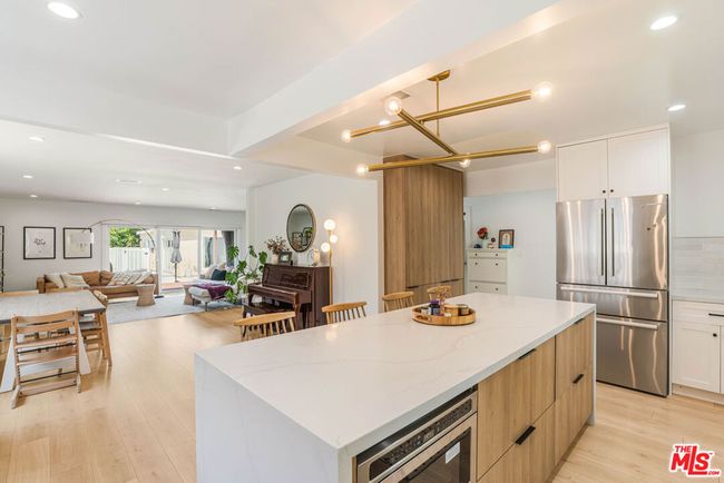 5737 Allott Ave, House other with 6 bedrooms, 6 bathrooms and 2 parking in Sherman Oaks CA | Image 9