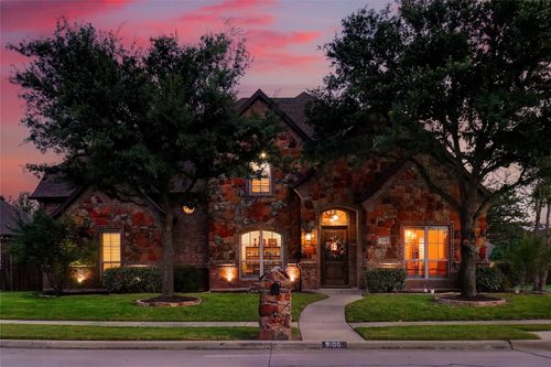 9100 Belshire Dr, North Richland Hills, TX, 76182-7690 | Card Image