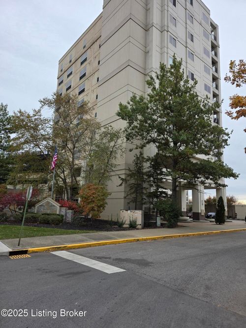 apt-521-1 Riverpointe Plz, Jeffersonville, IN, 47130-3207 | Card Image