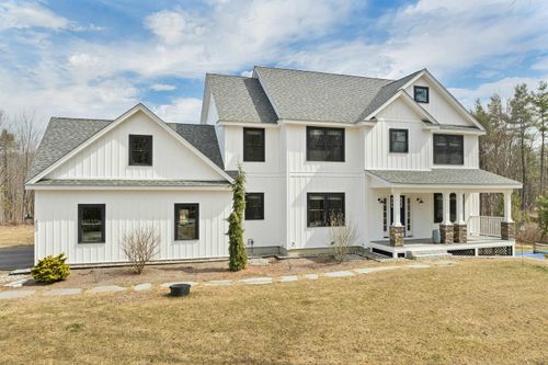 453 Maple St, Hopkinton, NH, 03229-3357 | Card Image