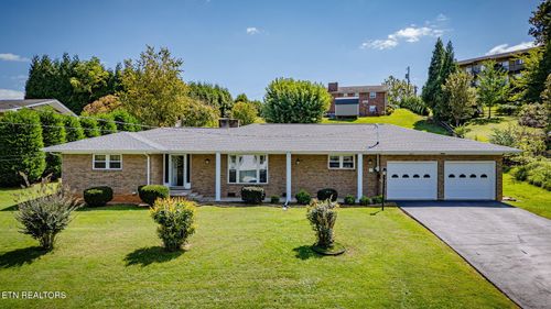 604 Willowood Dr, Johnson City, TN, 37604-3056 | Card Image