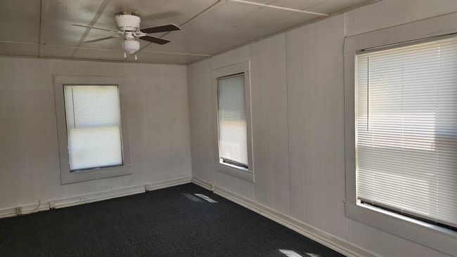 409 N Avenue D, Home with 2 bedrooms, 1 bathrooms and null parking in Waelder TX | Image 7