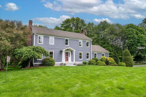 10 Hundred Acres Rd, Newtown, CT, 06470-2466 | Card Image