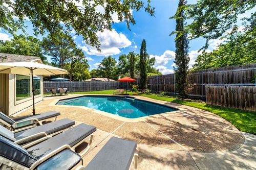 7501 Ridgeway Ave, North Richland Hills, TX, 76182-7933 | Card Image