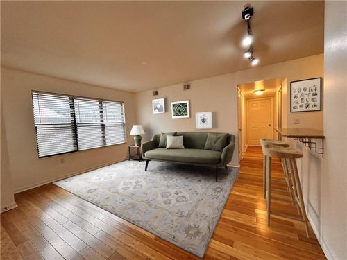 apt-104-935 Washington St, Kansas City, MO, 64105-2258 | Card Image