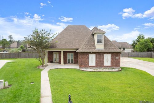 22753 Balsam Dr, Denham Springs, LA, 70726-8821 | Card Image