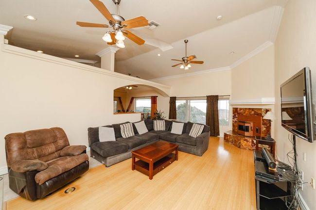 Living Room | Image 30
