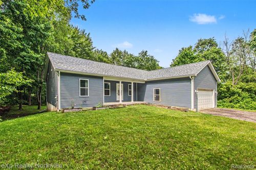 1765 Parker Rd, Holly, MI, 48442-8538 | Card Image