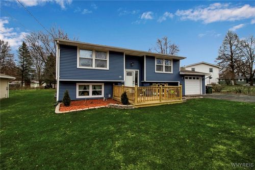 19 Manor Ln, Middleport, NY, 14105-1216 | Card Image