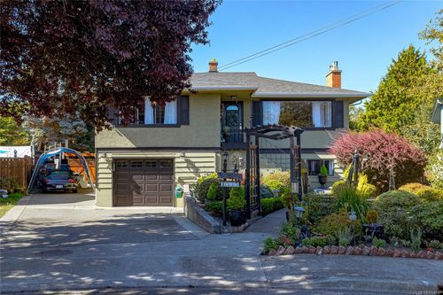 1535 Earle Pl, Victoria, BC, V8S1N3 | Card Image