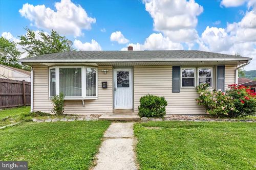 209 Montgomery Ave, READING, PA, 19606-1303 | Card Image
