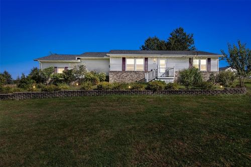 1010 Northview Dr, Center Point, IA, 52213-9451 | Card Image