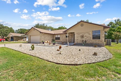 105 Sherwood Ln, Kerrville, TX, 78028-9322 | Card Image