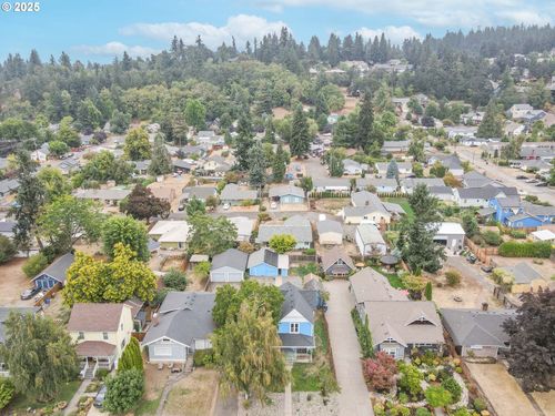 601 S Water St, Silverton, OR, 97381-2337 | Card Image