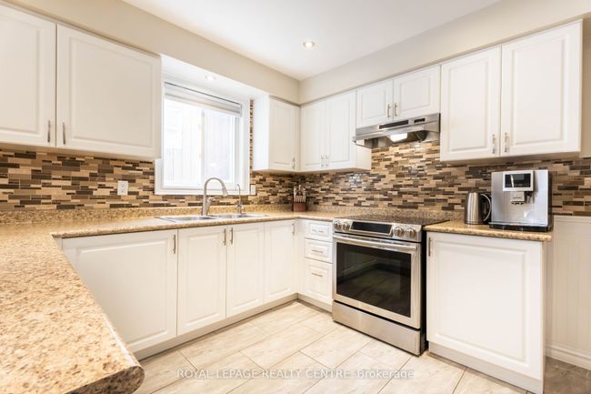 110 Simmons Blvd, House attached with 6 bedrooms, 3 bathrooms and 4 parking in Brampton ON | Image 10