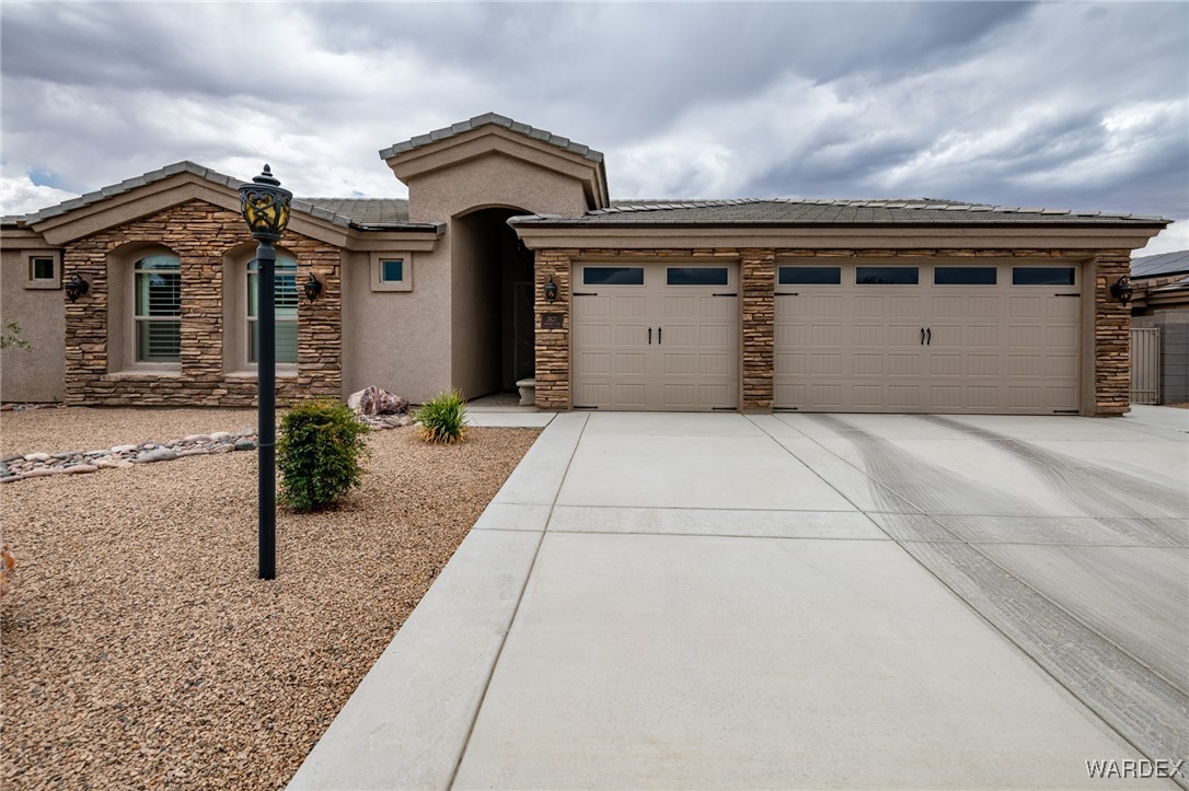 Newport Cv, Kingman, AZ 86409