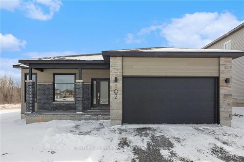 102 Villeneuve St, Moose Creek, ON, K0C1W0 | Card Image