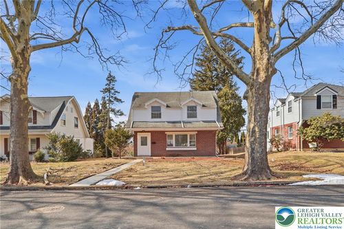 935 Buttonwood St, EMMAUS, PA, 18049-3201 | Card Image