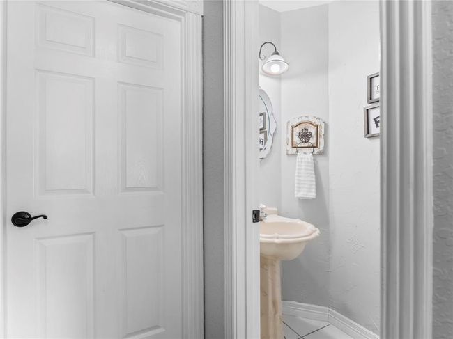 Half bath | Image 10