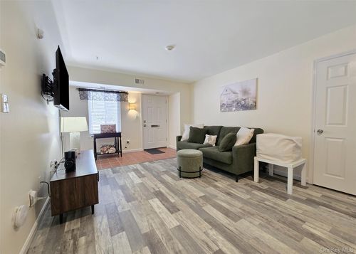 11-11 Navajo Ct, Coram, NY, 11727-1516 | Card Image