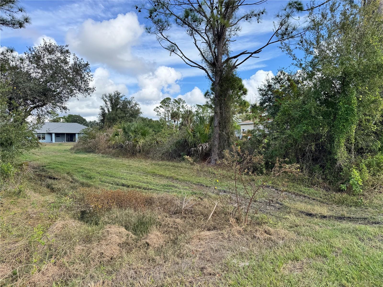 Land in NORTH PORT