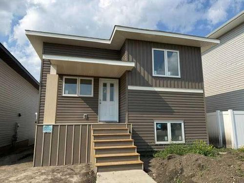 10 Memorial Pky, Red Deer County, AB, T4E3B7 | Card Image