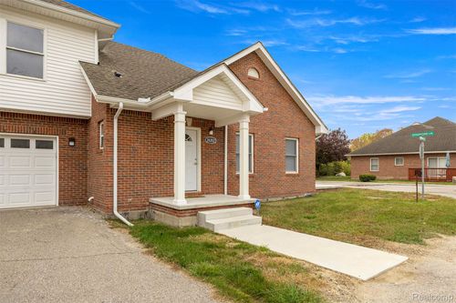 28202 Fortson Ln, Inkster, MI, 48141-2593 | Card Image