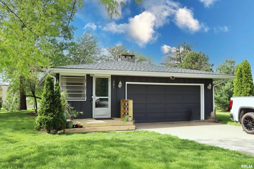 201 Willa Ln, Washington, IL, 61571-2355 | Card Image