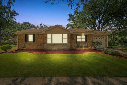 3900 Gilbert Ave, Western Springs, IL, 60558-1234 | Card Image