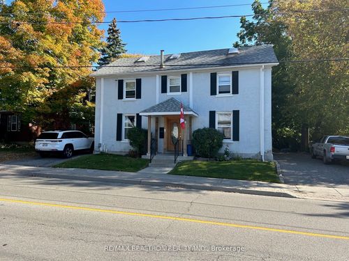 648 Gorham St, Newmarket, ON, L3Y1L4 | Card Image