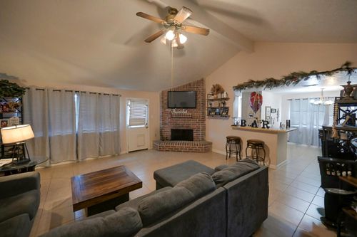 2754 Flintrock Cir, Houston, TX, 77067-1944 | Card Image