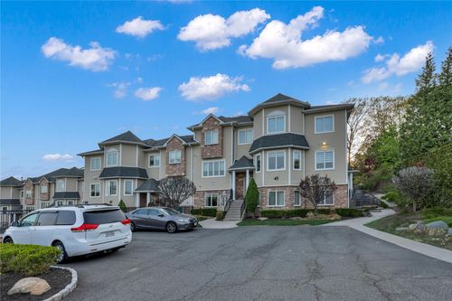 45 Bluefield Dr, Spring Valley, NY, 10977-3386 | Card Image