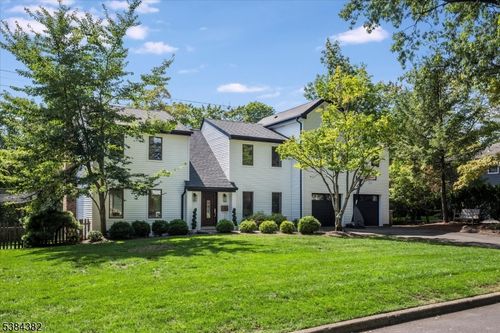 11 Carol Ct, Glen Rock, NJ, 07452-2317 | Card Image