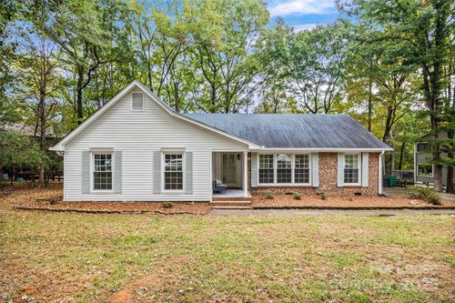 7601 Robin Crest Rd, Charlotte, NC, 28226-3757 | Card Image