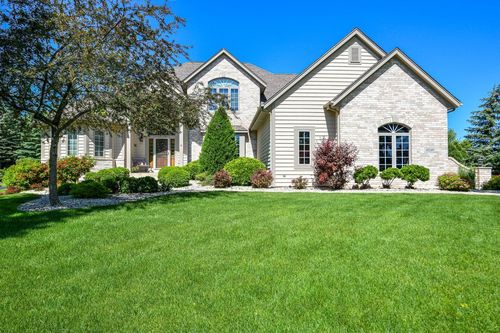 15245 W Woodland Drive, New Berlin, WI, 53151 | Card Image