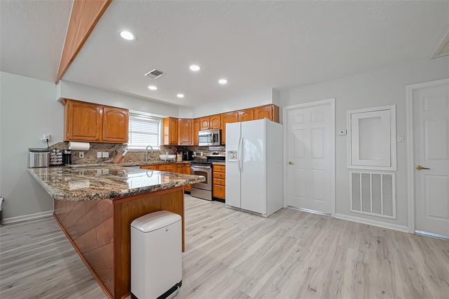 210 Sampan Dr, House other with 2 bedrooms, 2 bathrooms and 2 parking in Tiki Island TX | Image 13