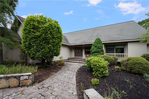 633 Chestnut Hill Rd, Chepachet, RI, 02814-1833 | Card Image