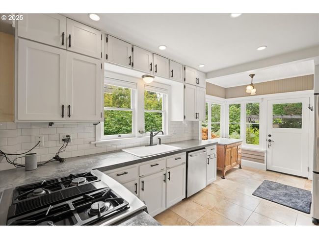 1718 23 Rd Ave, House other with 5 bedrooms, 3 bathrooms and 1 parking in Forest Grove OR | Image 9