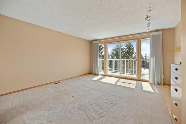 28 Stradwick Way Sw, Home with 3 bedrooms, 3 bathrooms and 2 parking in Calgary AB | Image 14