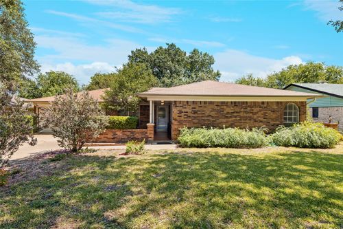 6325 Llano Dr, Edgecliff Village, TX, 76134-2853 | Card Image