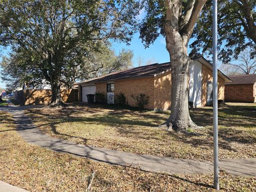 2207 Gontier Dr, Bay City, TX, 77414-8578 | Card Image