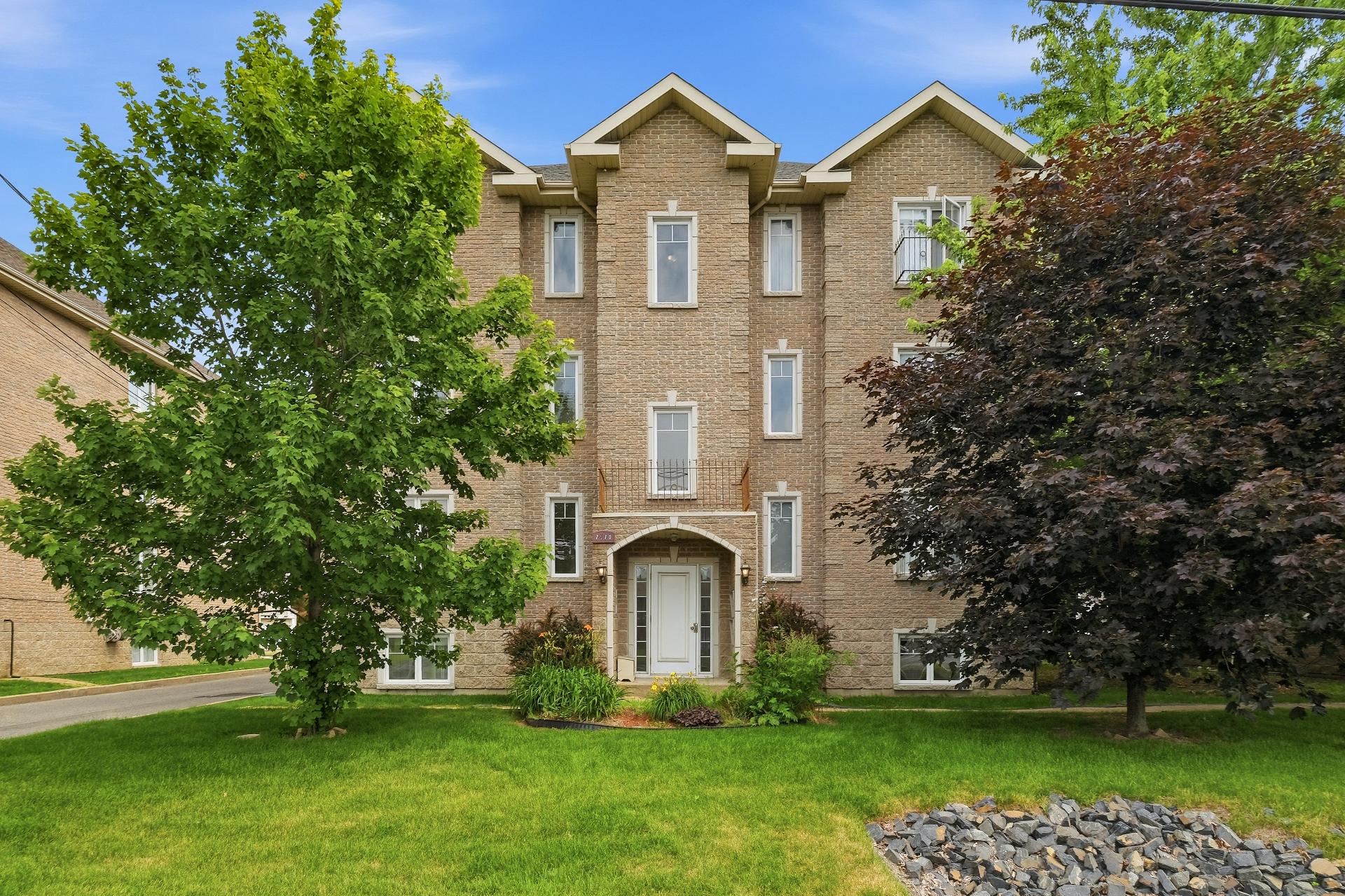 Residential in Longueuil (Saint-Hubert) 4