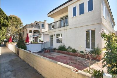 813 Balboa Court, Home with 4 bedrooms, 3 bathrooms and 3 parking in San Diego CA | Image 2