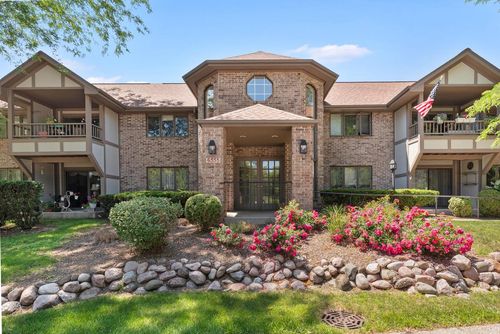 206-6555 N Green Bay Avenue, GLENDALE, WI, 53209 | Card Image
