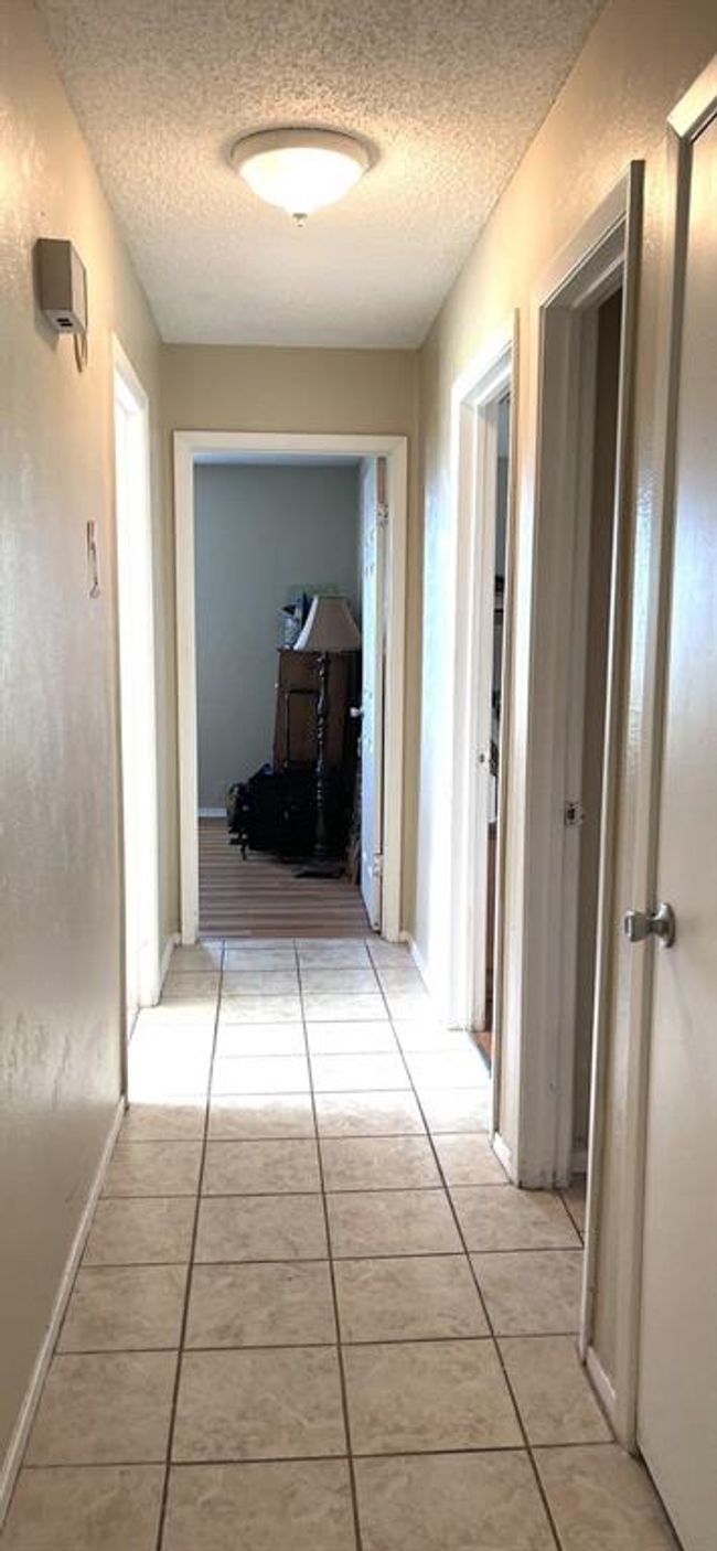 8834 Hallway | Image 4