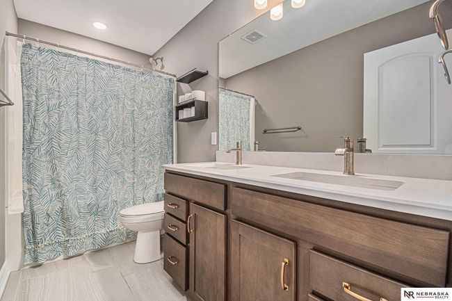 18514 Olive Cir, House other with 4 bedrooms, 4 bathrooms and 3 parking in Omaha NE | Image 24